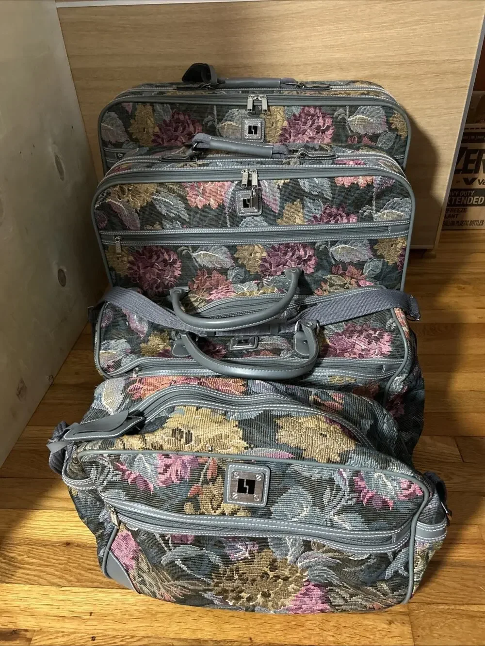 Vintage 80s/90s Leisure Luggage Floral Tapestry 4-piece Travel Set Grey Trim